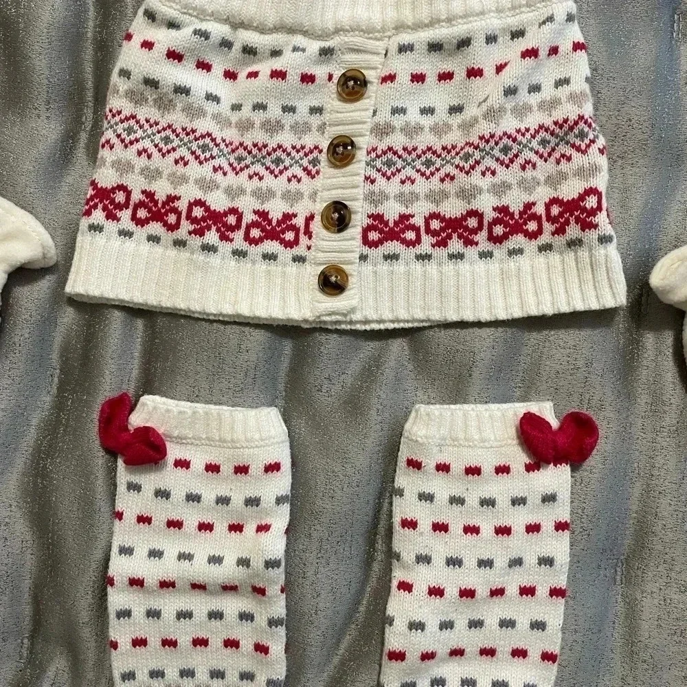 𝅺EUC‎ sweater poncho, leg warmers and mitt set